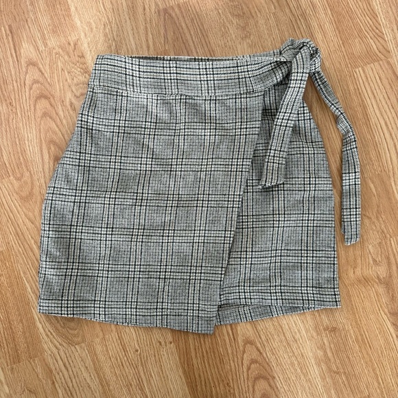 Reformation Landon Plaid Wrap Skirt Size Small - Picture 3 of 6